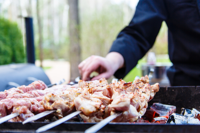 Как мариновать мясо для шашлыка: рассказывают петербургские рестораторы