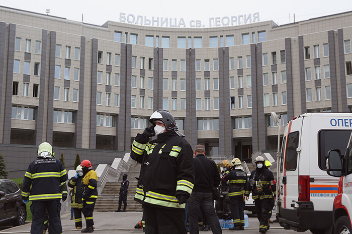 Из-за пожара в больнице Святого Георгия погибли пять человек. Почему загорелся аппарат ИВЛ — три версии и главное о производителе