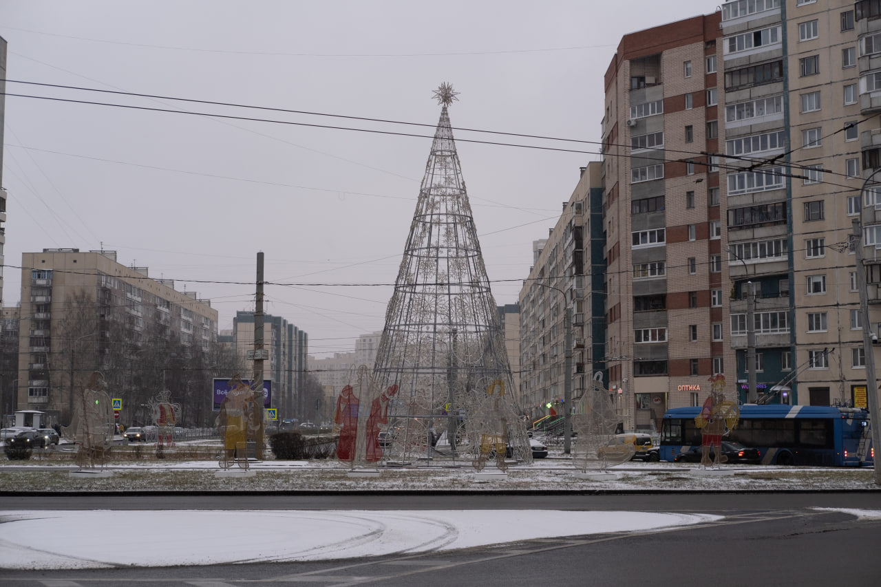 Площадь Сикорского. Фото: «Бумага»